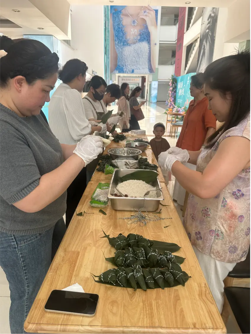 ເຄື່ອງປະດັບ Kunyu ສະເຫຼີມສະຫຼອງບຸນຊ່ວງເຮືອມັງກອນ | ວັດທະນະທໍາພື້ນເມືອງ & ກິດຈະກໍາທີ່ອົບອຸ່ນຂອງທີມງານ